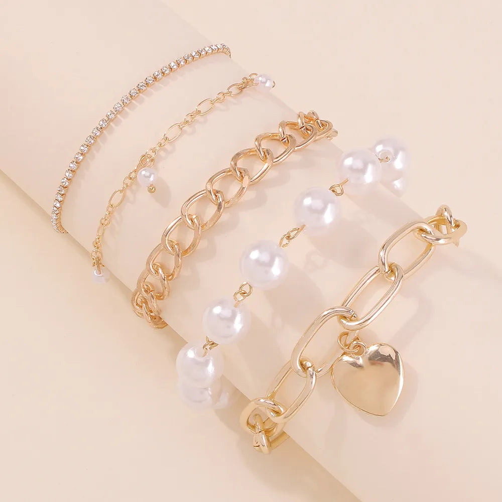 Boho Fashion Armbänder für Frauen - Vintage Schmuck mit geometrischen Perlen, Anhänger mit menschlichem Kopf und Münze in Goldfarbe - Geschenk für Damen