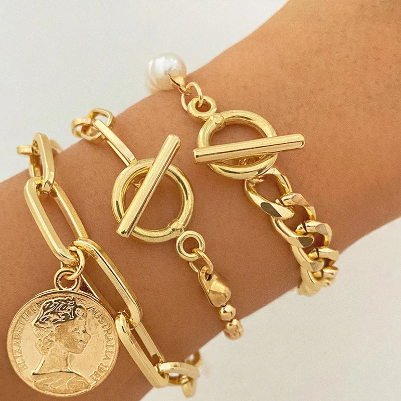 Boho Fashion Armbänder für Frauen - Vintage Schmuck mit geometrischen Perlen, Anhänger mit menschlichem Kopf und Münze in Goldfarbe - Geschenk für Damen
