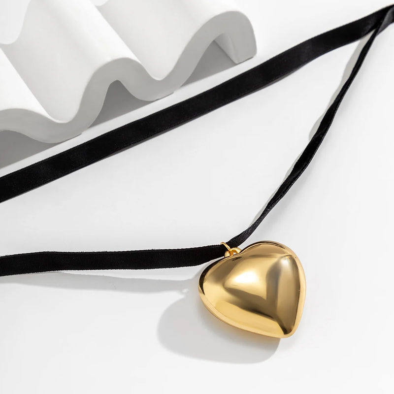 Boho Herzanhänger Halskette für Frauen - Mehrschichtiges schwarzes Stoff-Design - Klassischer Modeschmuck für Damen