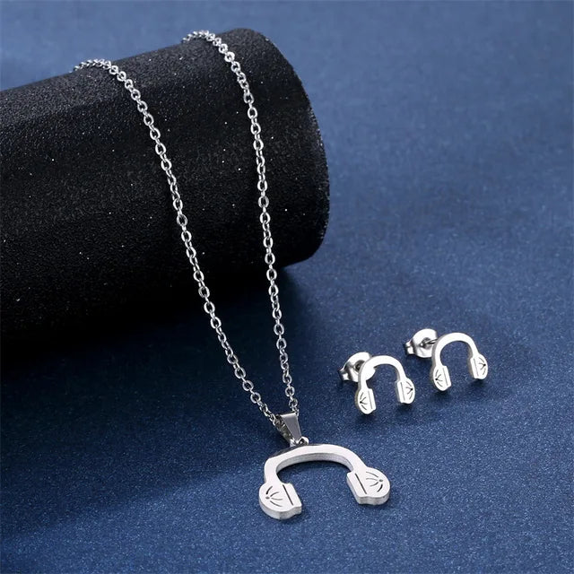 Boho Schmucksets mit Anhängern aus Edelstahl - Saturn Planet, Lächelndes Gesicht, Eiffelturm und Gänseanhänger - für Frauen