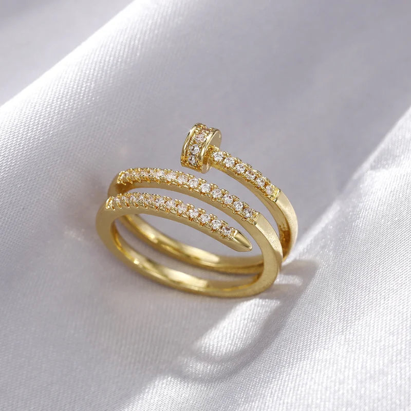 Modischer Fingerring für Mädchen mit coolem Nageldesign und funkelnden Zirkonia-Steinen - Accessoires im Punk-Stil für Frauen