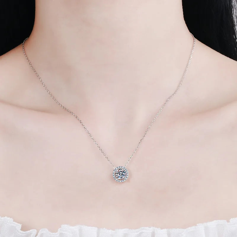 Damen VVS Diamant Halskette | Runde Diamant Halskette mit Halo | Zertifizierte Diamant Halskette