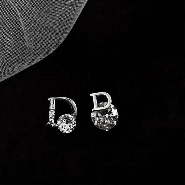Elegante D-Buchstabe mit Zirkon-Design Asymmetrische Ohrstecker - Mode Schmuck Hochzeit Party Luxus Accessoires für Frauen