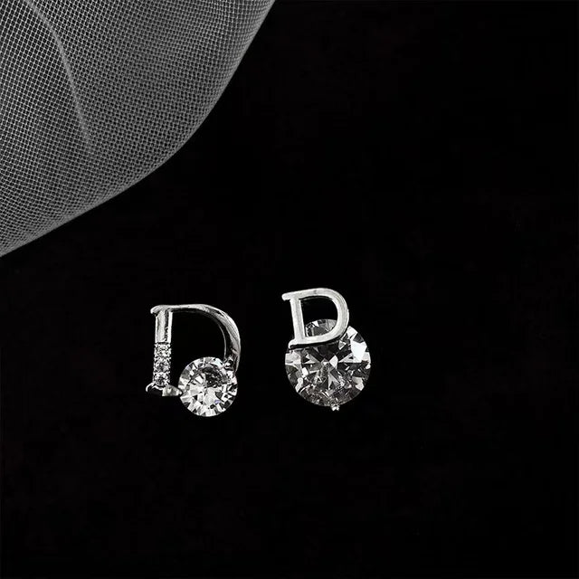 Elegante D-Buchstabe mit Zirkon-Design Asymmetrische Ohrstecker - Mode Schmuck Hochzeit Party Luxus Accessoires für Frauen