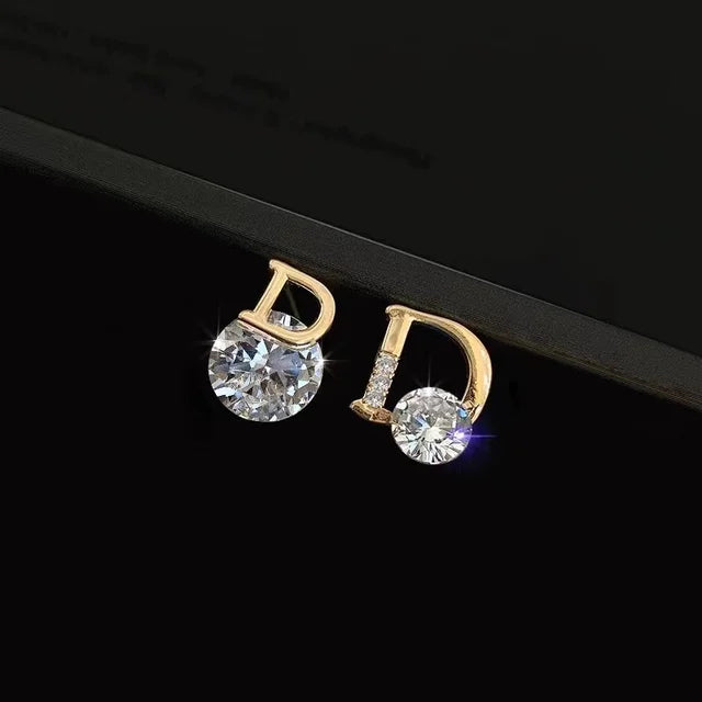 Elegante D-Buchstabe mit Zirkon-Design Asymmetrische Ohrstecker - Mode Schmuck Hochzeit Party Luxus Accessoires für Frauen