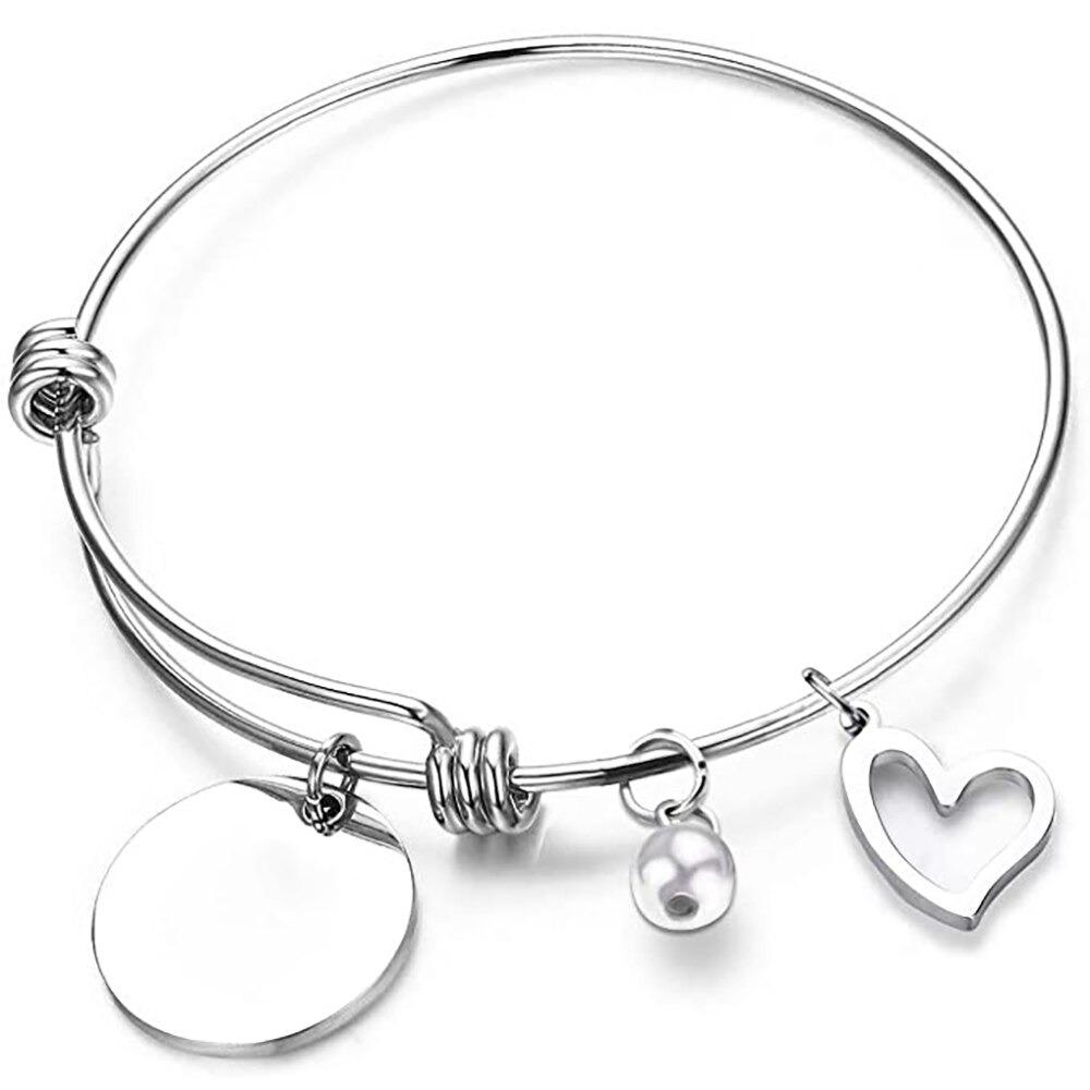 Passen Sie Den Ersten Buchstaben Armreifarmbänder Mit Perlen Und Herzzauber An