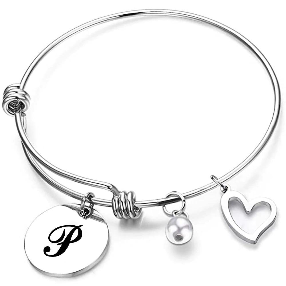 Passen Sie Den Ersten Buchstaben Armreifarmbänder Mit Perlen Und Herzzauber An