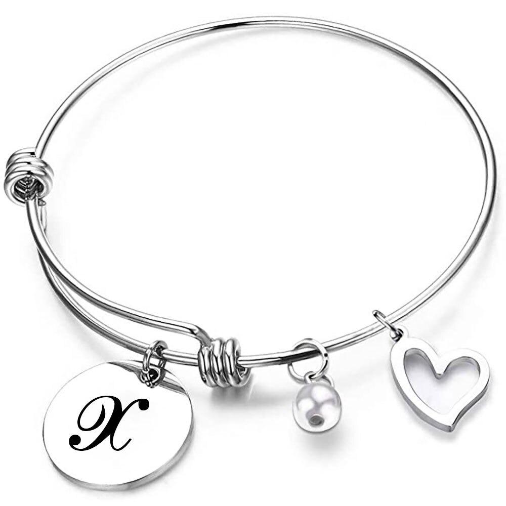 Passen Sie Den Ersten Buchstaben Armreifarmbänder Mit Perlen Und Herzzauber An