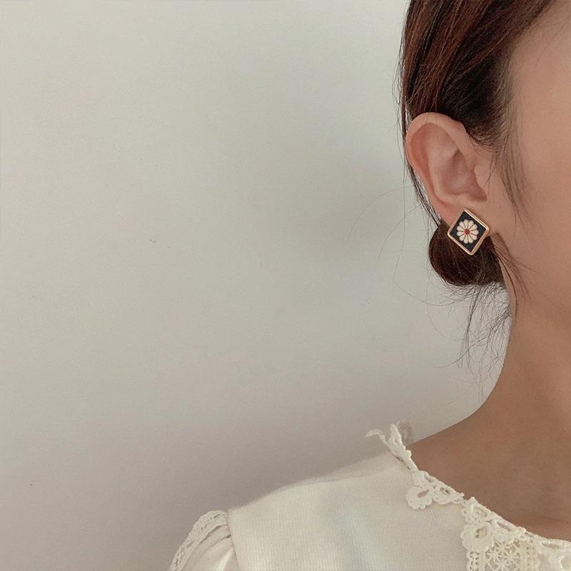 Süße Vintage Emaille Daisy Ohrringe