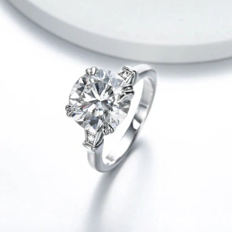 Exquisite Luxus Verlobungsringe mit 5 Karat Rundschliff Moissanit für Frauen