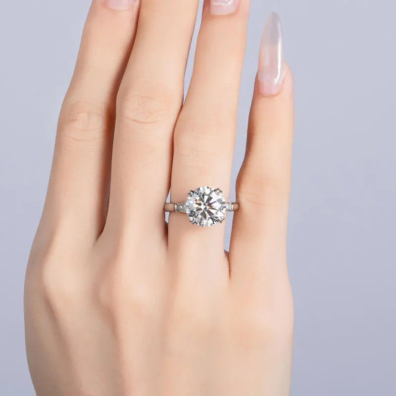 Exquisite Luxus Verlobungsringe mit 5 Karat Rundschliff Moissanit für Frauen