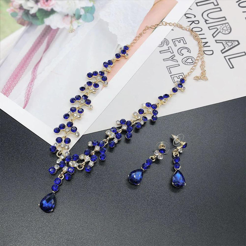 Bezaubernde Strasskette Und Ohrring Set