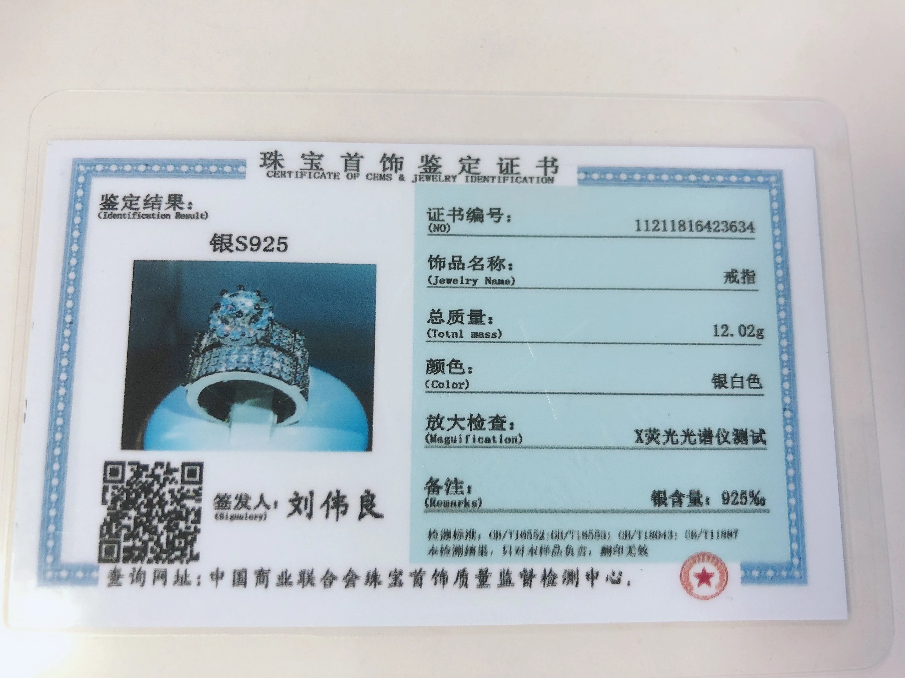 Eleganter Damenring mit weißem Zirkonia und Platinüberzug