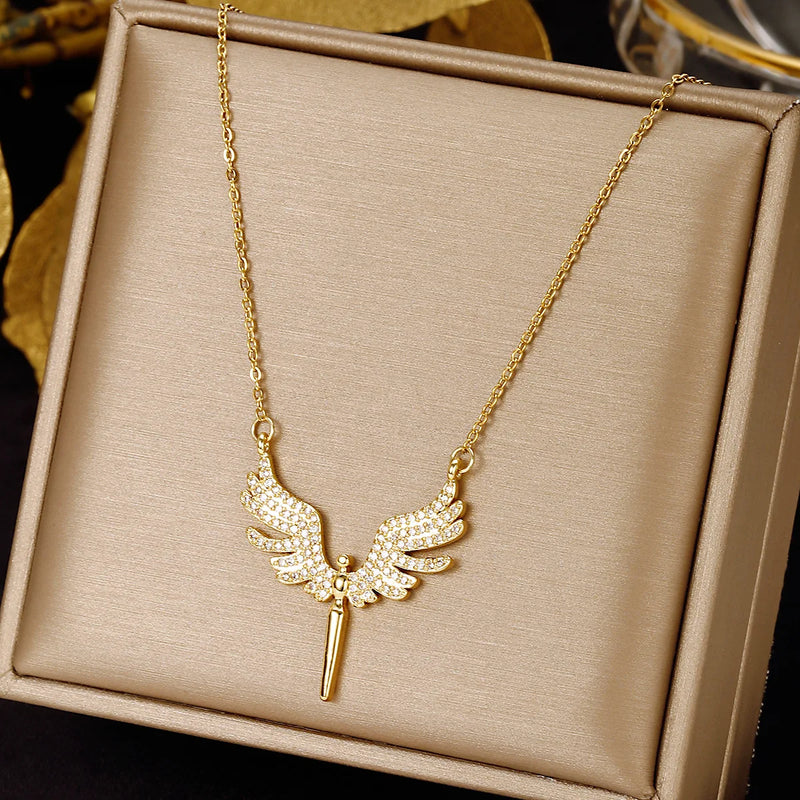 Eleganter Modeschmuck Anhänger Halskette für Frauen mit nicht verblassenden Kupfer- und Zirkonia-Engelsflügeln - Halskette