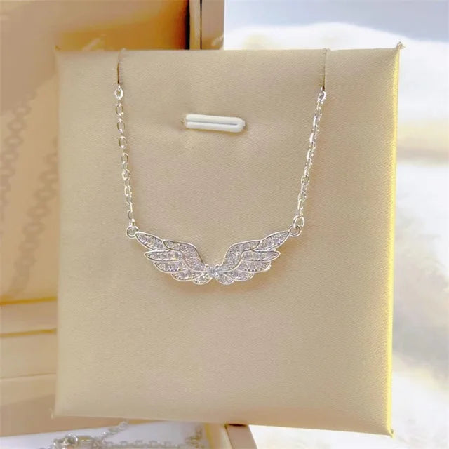 Eleganter Modeschmuck Engel Flügel Halskette Klassisches Retro-Design Weißes Mikromosaik Edelstahlanhänger