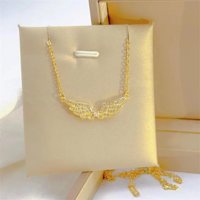 Eleganter Modeschmuck Engel Flügel Halskette Klassisches Retro-Design Weißes Mikromosaik Edelstahlanhänger