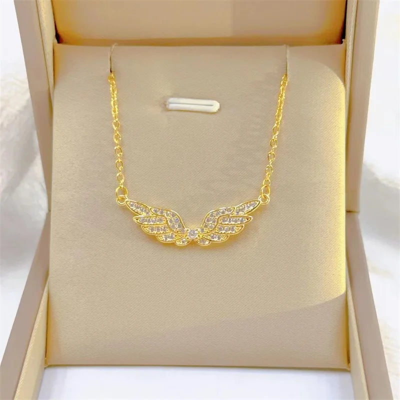 Eleganter Modeschmuck Engel Flügel Halskette Klassisches Retro-Design Weißes Mikromosaik Edelstahlanhänger