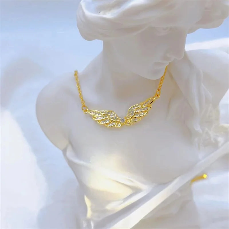 Eleganter Modeschmuck Engel Flügel Halskette Klassisches Retro-Design Weißes Mikromosaik Edelstahlanhänger