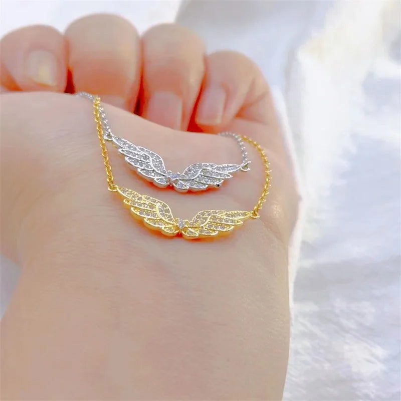 Eleganter Modeschmuck Engel Flügel Halskette Klassisches Retro-Design Weißes Mikromosaik Edelstahlanhänger