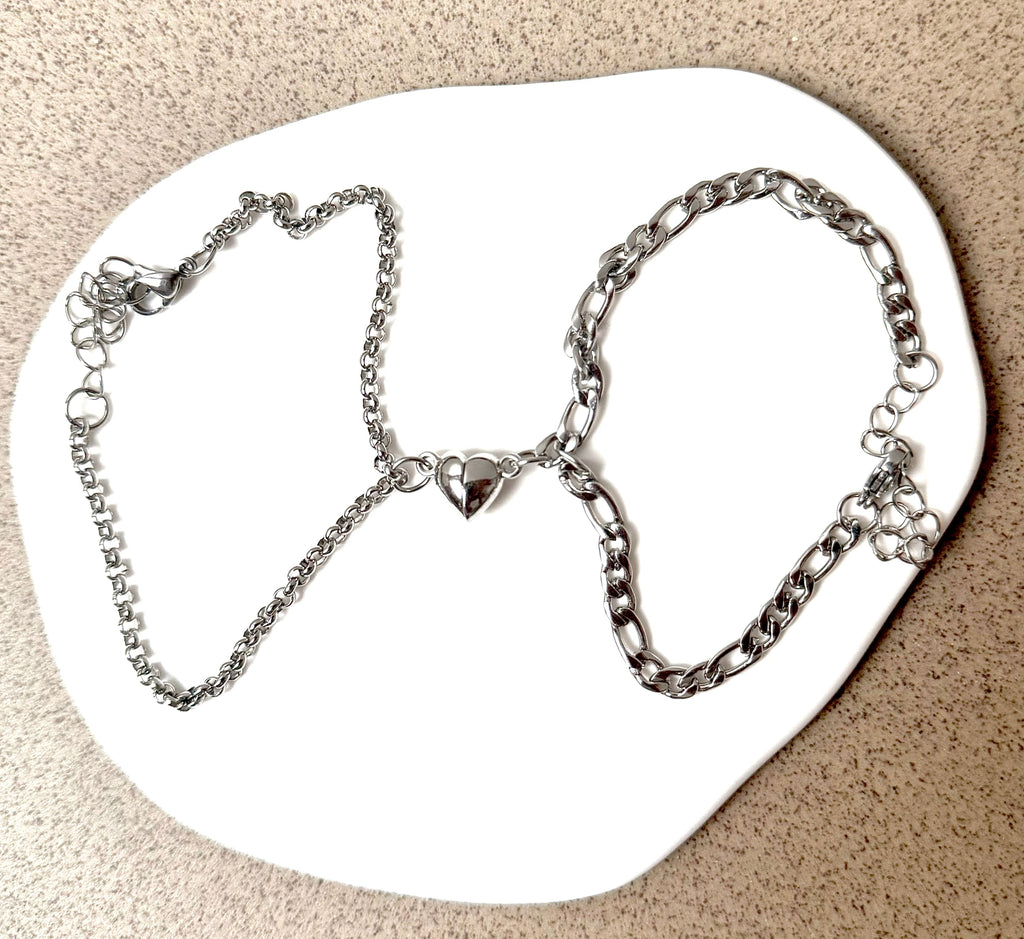 Buchstabenring und Magnetische Partnerarmbänder mit Rosenbox Set I Setpreis