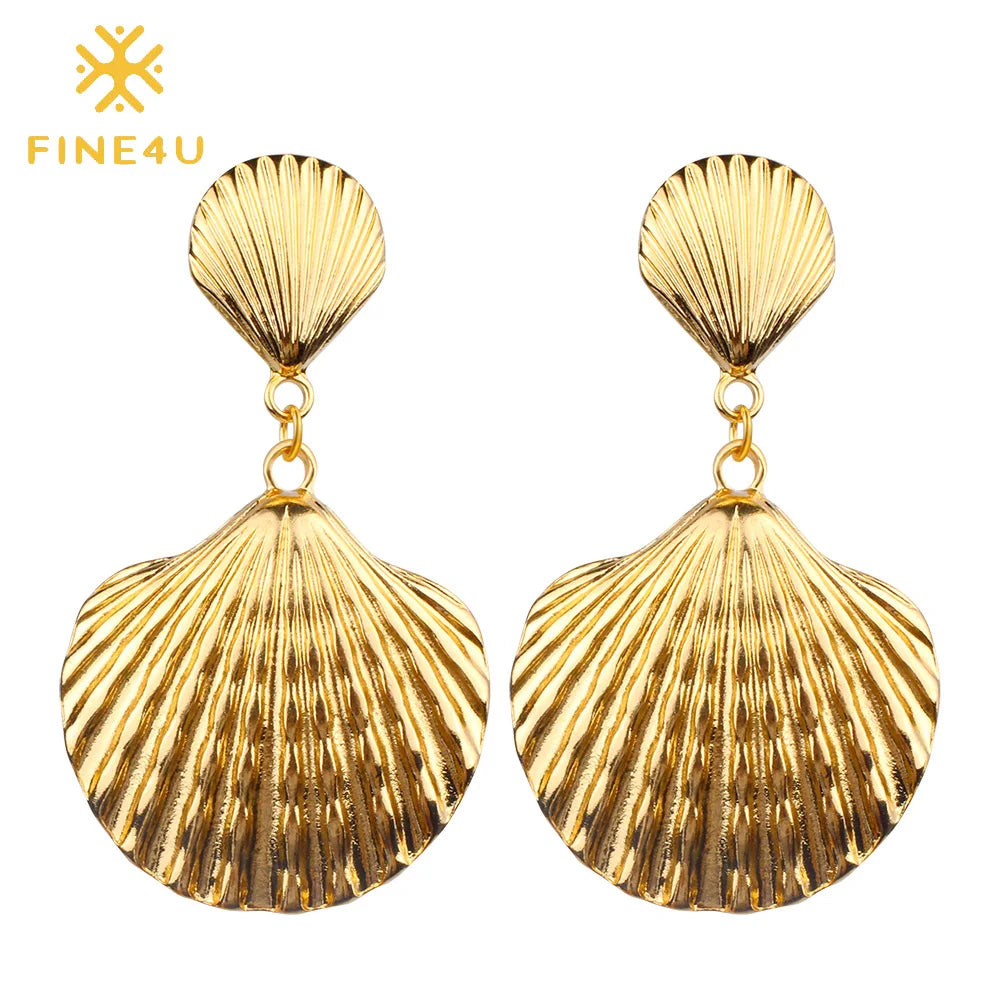 Boho Schmuck: Große natürliche Muschelohrringe in Gold für Frauen