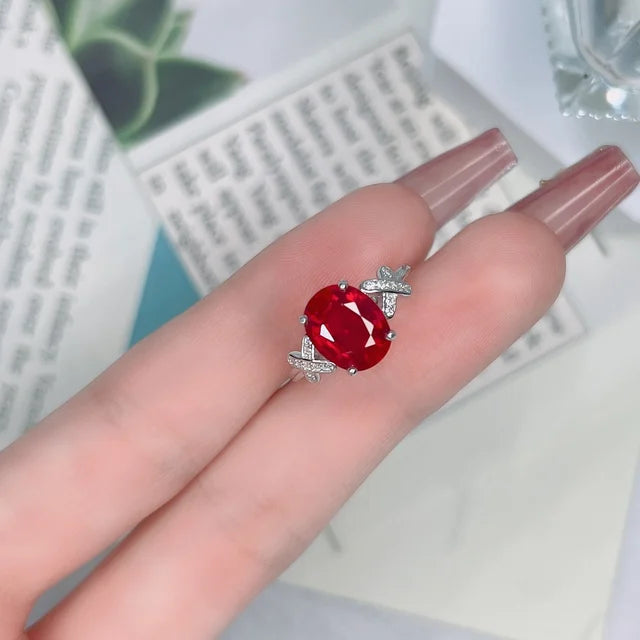 Eleganter feiner Modeschmuckring mit großem Natur-Saphir aus Sri Lanka