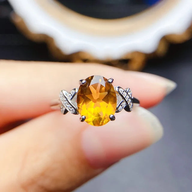 Eleganter feiner Modeschmuckring mit großem Natur-Saphir aus Sri Lanka