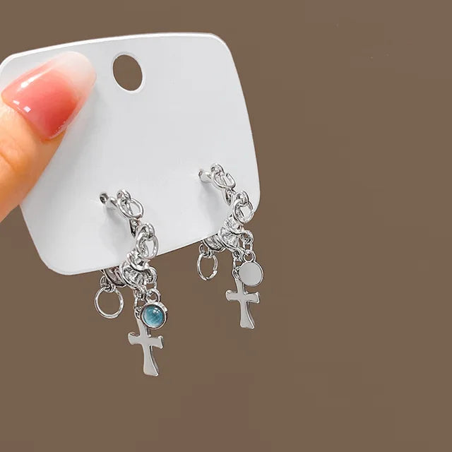 Modische süße coole Stil Zirkon Herz Ohrstecker für Frauen Mädchen Persönlichkeit Kreuz Schleife Silberfarbene Ohrringe Schmuckgeschenk