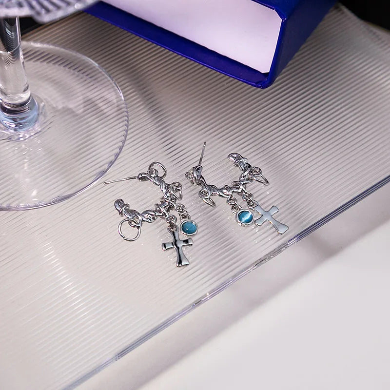 Modische süße coole Stil Zirkon Herz Ohrstecker für Frauen Mädchen Persönlichkeit Kreuz Schleife Silberfarbene Ohrringe Schmuckgeschenk