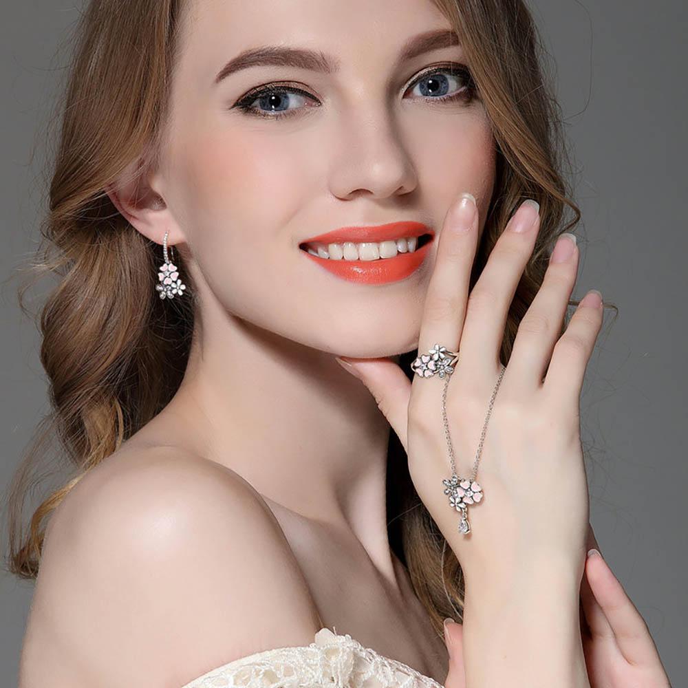 Lustige Und Elegante Rosa Und Silberne Blumenring