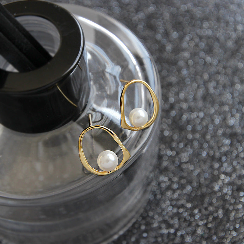 Geometrische runde Muschelperlen-Ohrstecker aus 925er-Sterlingsilber