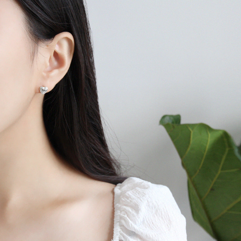 Einfache Herz-Ohrstecker aus 925er-Sterlingsilber
