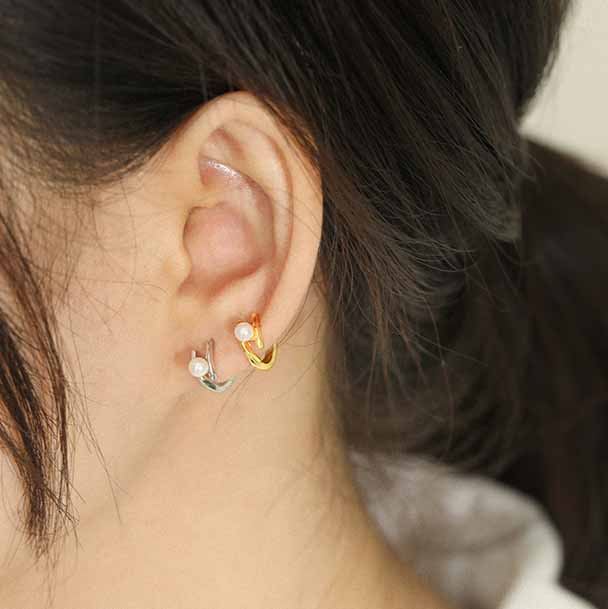 Einfache Creolen aus 925er-Sterlingsilber mit Muschelperlen