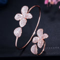 Armband mit Orchideenblüten
