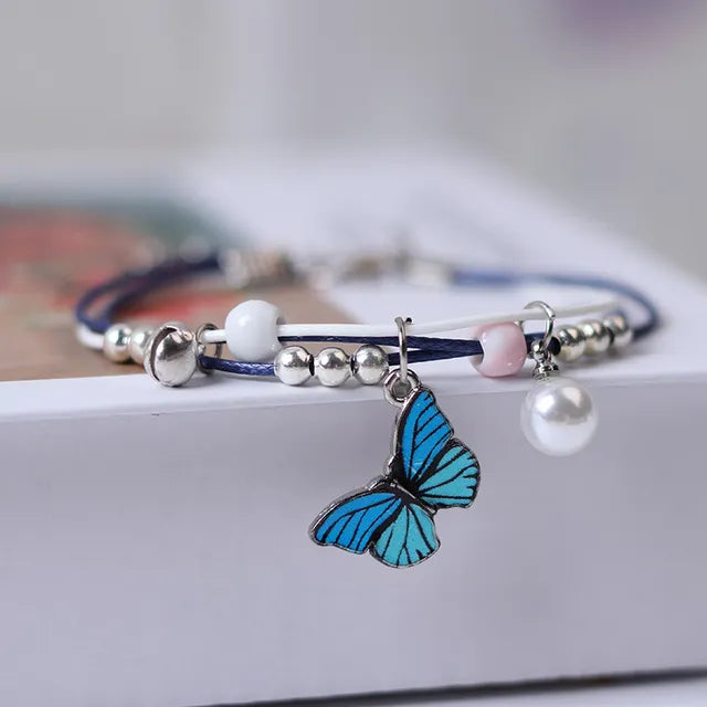 Braunes Lederarmband mit handgefertigtem Boho Gypsy Hippie Design und Stern G-Schlüssel Noten Metallcharms Holzknopf Perlen Wickelarmband Unisex verstellbar