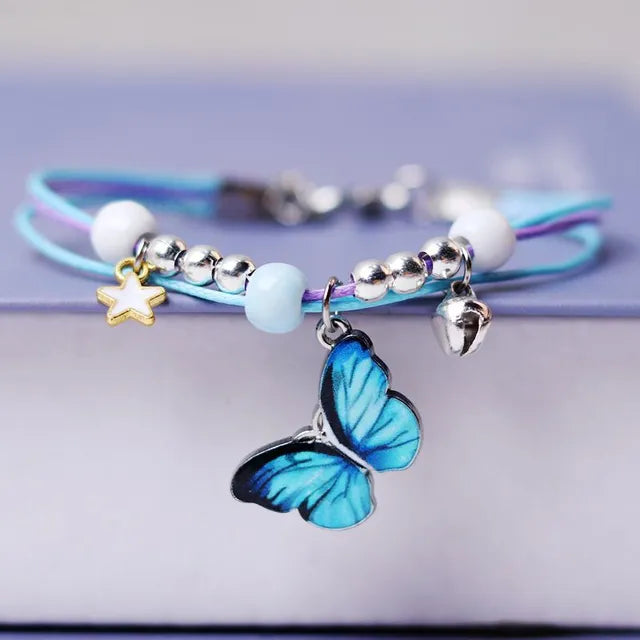 Braunes Lederarmband mit handgefertigtem Boho Gypsy Hippie Design und Stern G-Schlüssel Noten Metallcharms Holzknopf Perlen Wickelarmband Unisex verstellbar