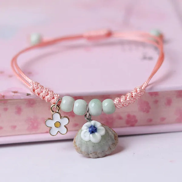 Braunes Lederarmband mit handgefertigtem Boho Gypsy Hippie Design und Stern G-Schlüssel Noten Metallcharms Holzknopf Perlen Wickelarmband Unisex verstellbar