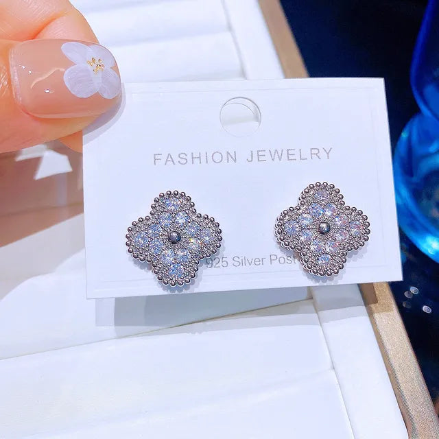 Stilvolle Kleeblatt Ohrstecker für Damen | Hochwertige Kristall Ohrstecker