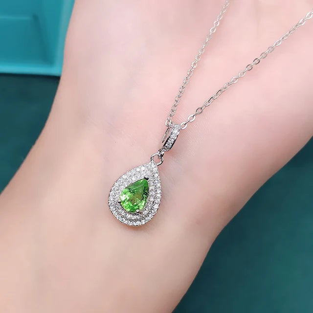 Grünes Anhänger-Hochzeitscollier mit Zirkonia | Tropfenanhänger