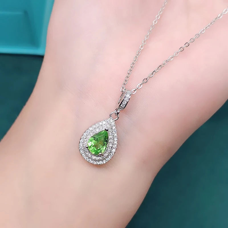 Grünes Anhänger-Hochzeitscollier mit Zirkonia | Tropfenanhänger