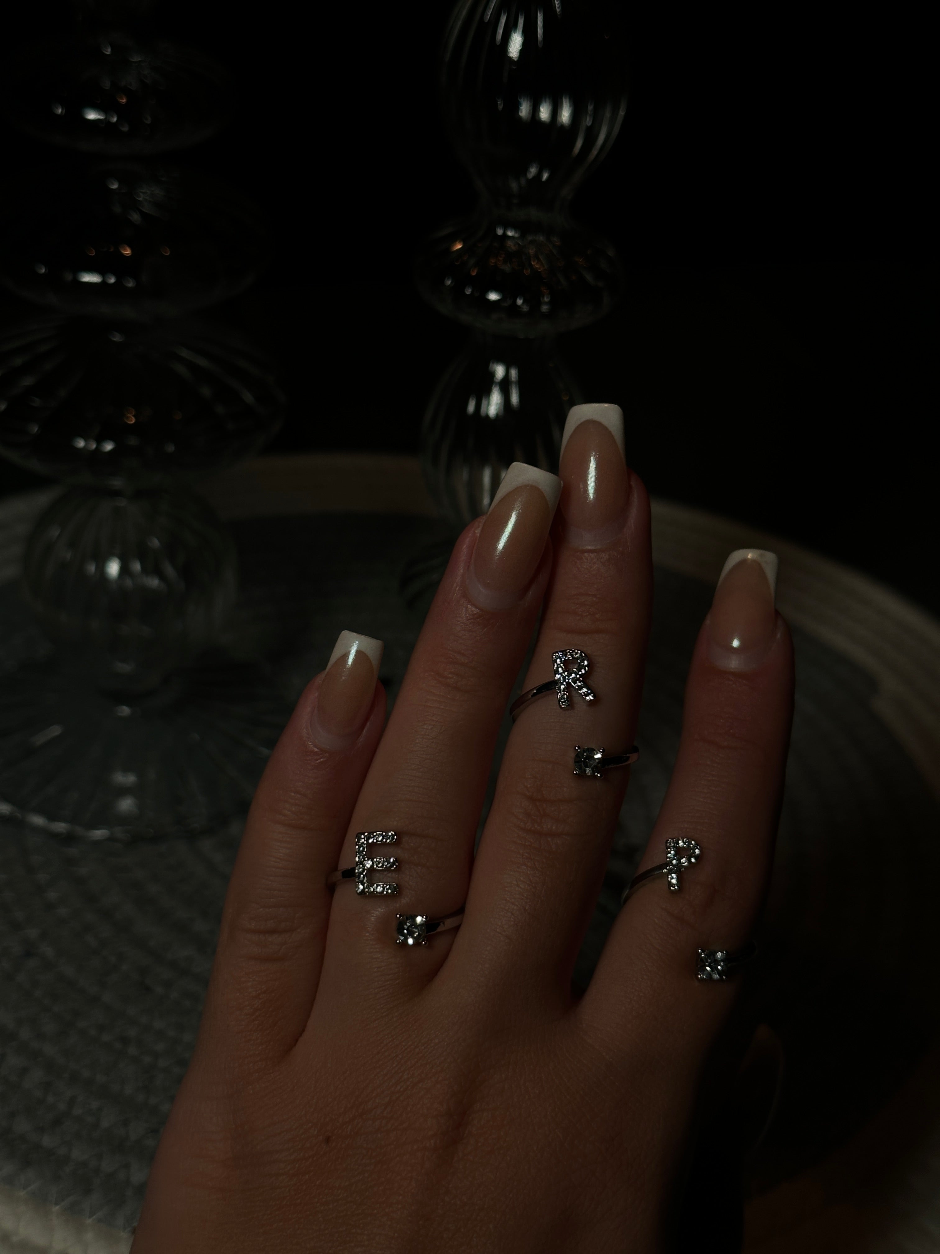 Buchstabenring und Magnetische Partnerarmbänder mit Rosenbox Set I Setpreis