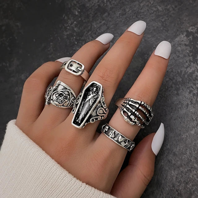 Gothic Silberfarbene Ringe Set für Frauen Männer Vintage Halloween Kreuz Skelett Schlange Spielkarten Mode Schmuck Geschenke