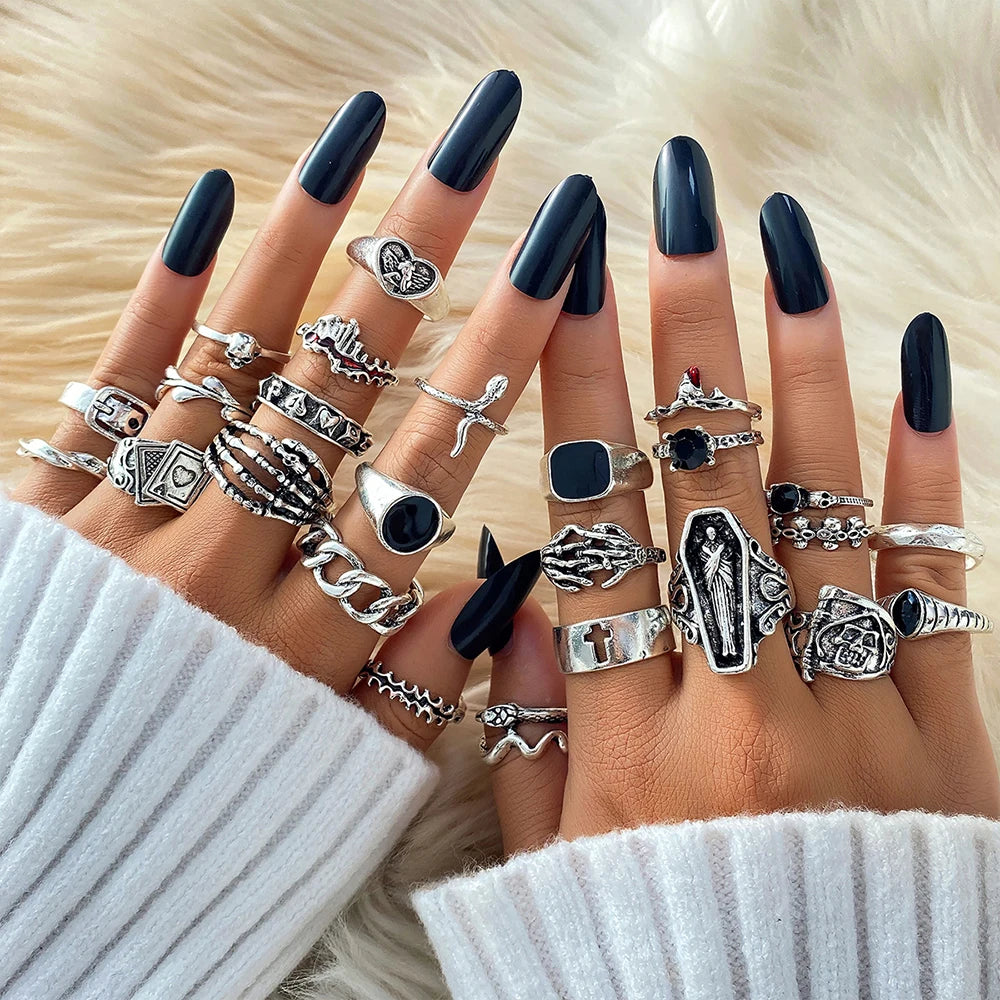 Gothic Silberfarbene Ringe Set für Frauen Männer Vintage Halloween Kreuz Skelett Schlange Spielkarten Mode Schmuck Geschenke