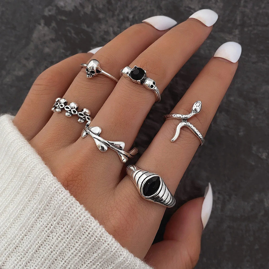 Gothic Silberfarbene Ringe Set für Frauen Männer Vintage Halloween Kreuz Skelett Schlange Spielkarten Mode Schmuck Geschenke