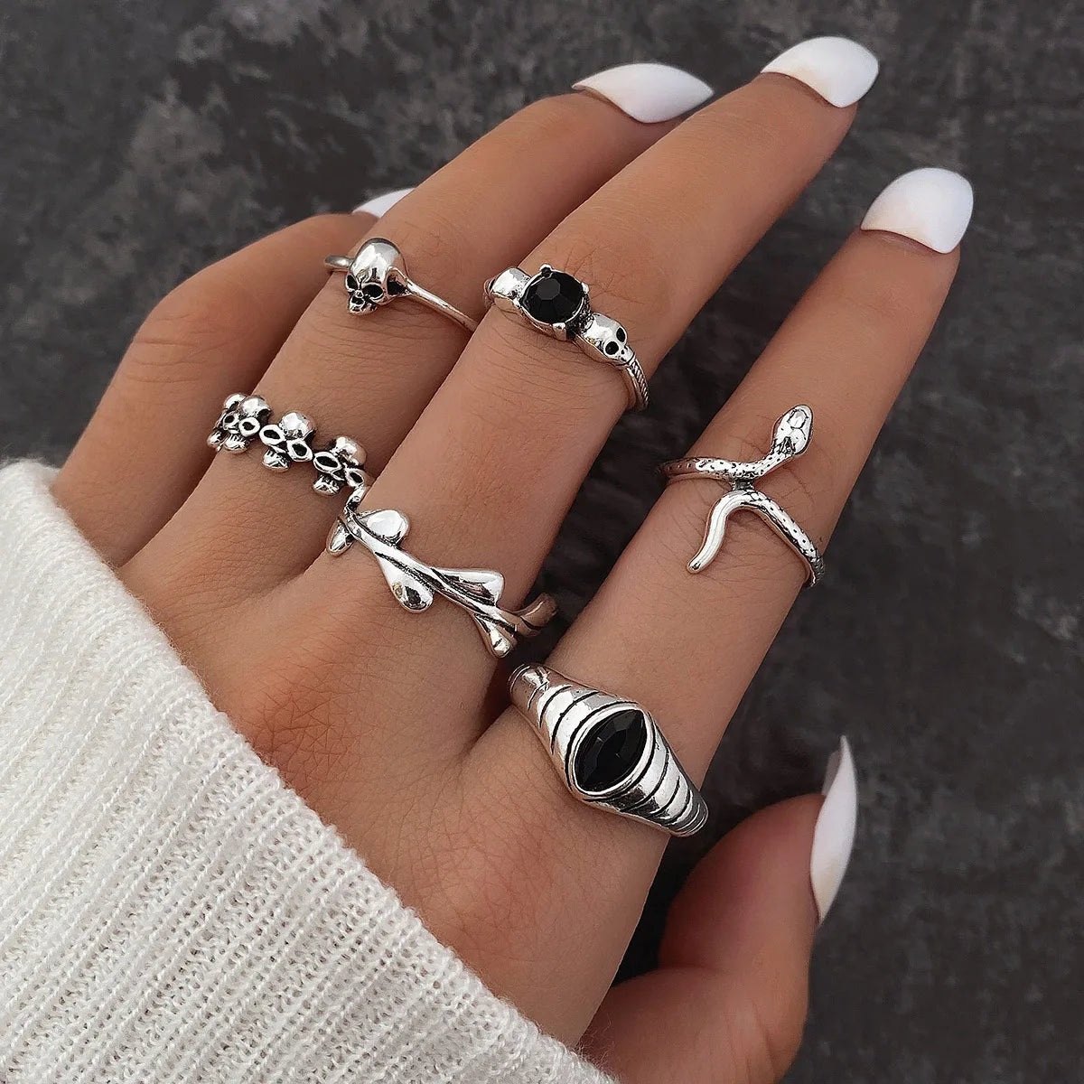 Gothic Silberfarbene Ringe Set für Frauen Männer Vintage Halloween Kreuz Skelett Schlange Spielkarten Mode Schmuck Geschenke