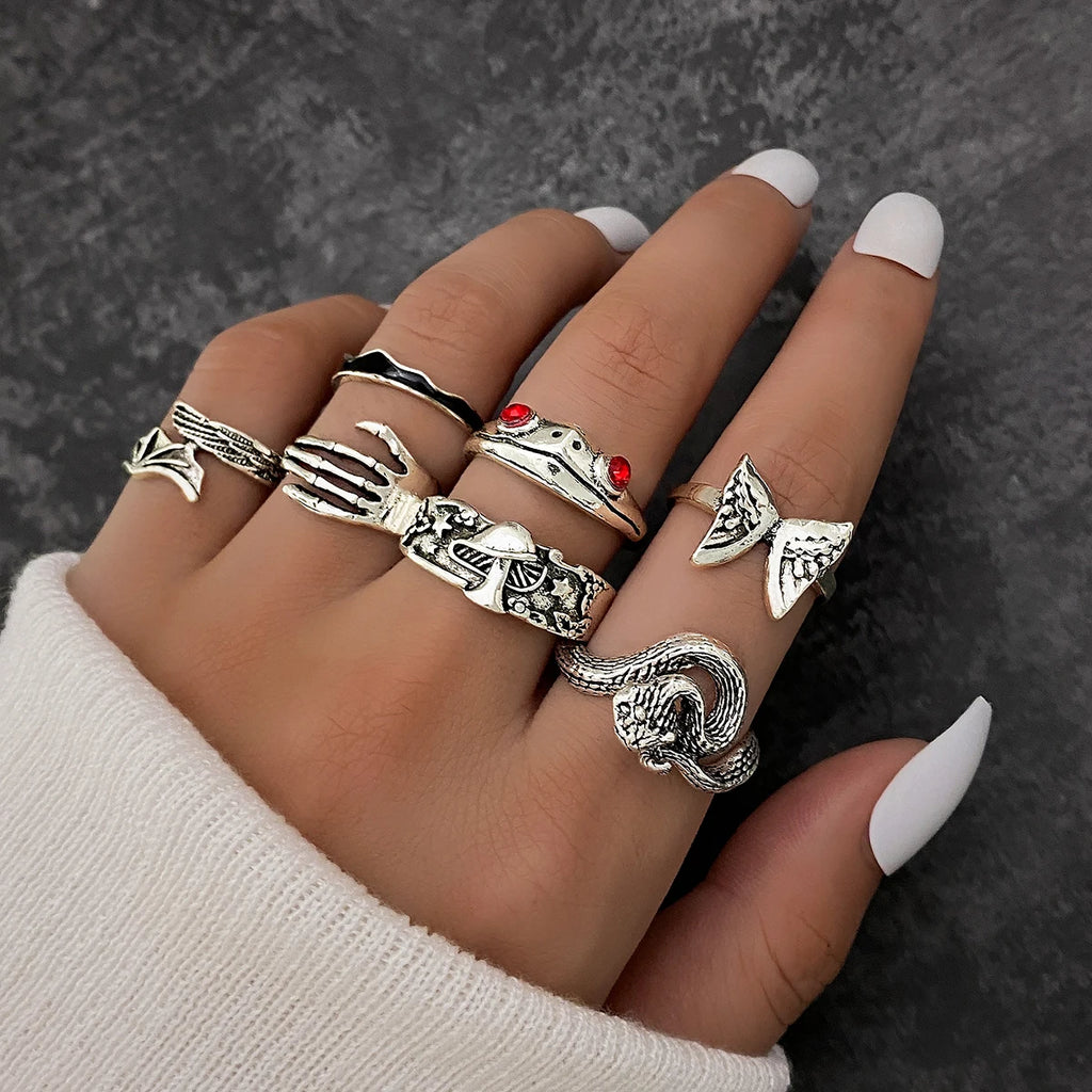 Gothic Silberfarbene Ringe Set für Frauen Männer Vintage Halloween Kreuz Skelett Schlange Spielkarten Mode Schmuck Geschenke