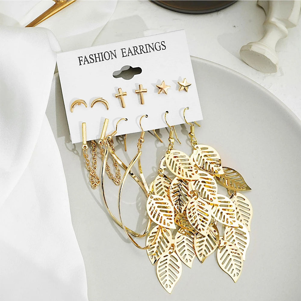 Moderne goldfarbene Metall-Ohrringe für Frauen mit hohlen Blättern, Sternen- und Mondanhängern, geometrischen Ohrsteckern, Schmuckgeschenk