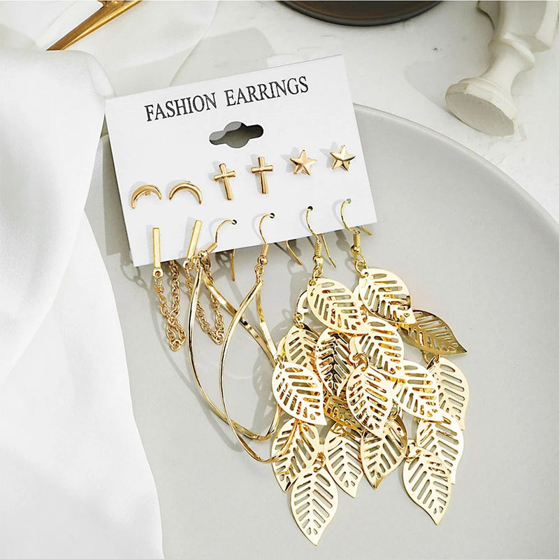 Moderne goldfarbene Metall-Ohrringe für Frauen mit hohlen Blättern, Sternen- und Mondanhängern, geometrischen Ohrsteckern, Schmuckgeschenk
