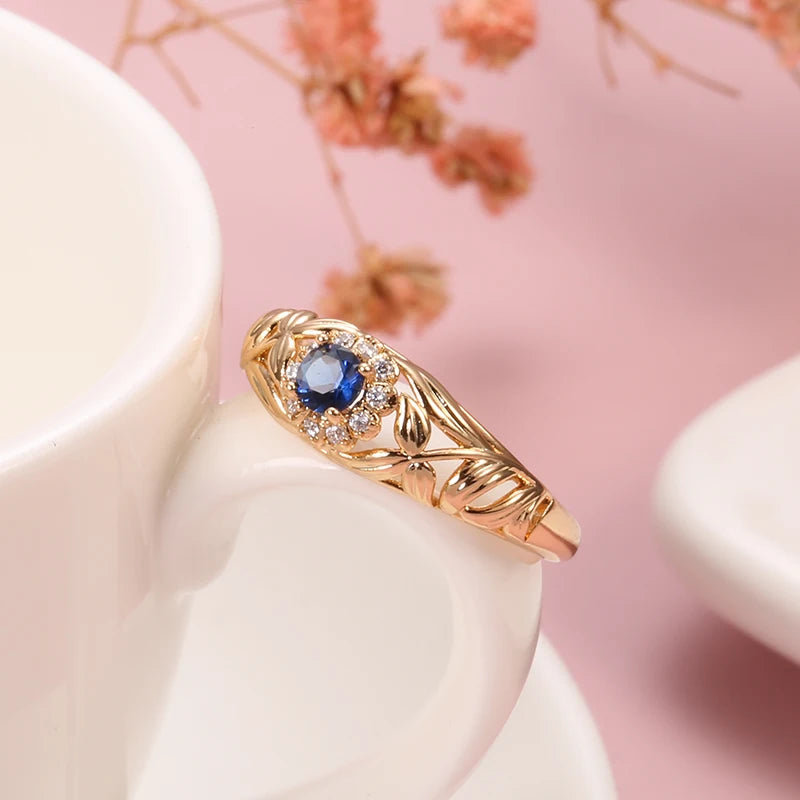 Hochwertiger 585er Roségold Ring mit natürlichen blauen Zirkonen