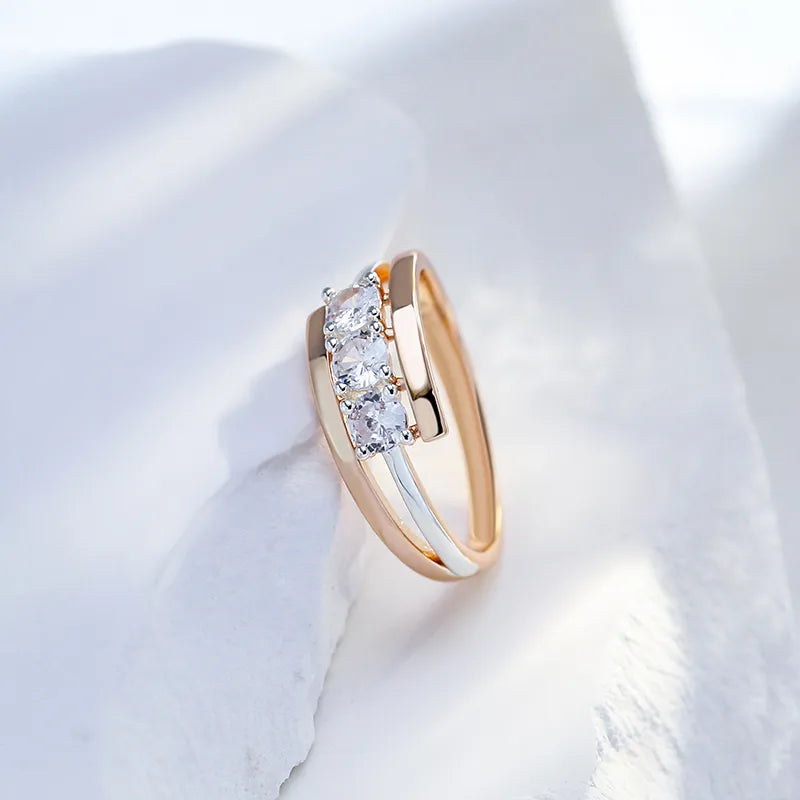 Luxus Drei große weiße natürliche Zirkonringe für Frauen 585 Roségold Silberfarbenes Mix-Hochzeitsdesign täglicher Brautschmuck